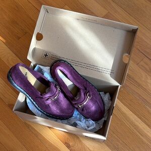 Dr. Martens UNWORN NIB purple suede Loafers